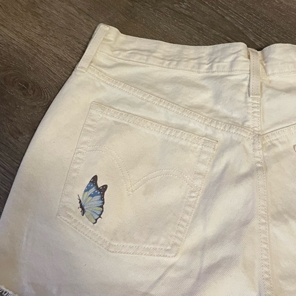 NWT 🦋 LEVI'S WOMEN'S 501 GIVE ME
BUTTERFLIES HIGH RISE DENIM SHORTS - Picture 10 of 12